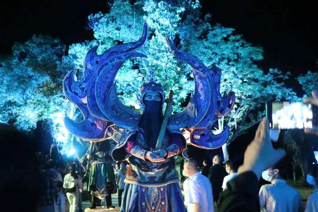 黑暗光年包区真命同款 王冠激活属性效果